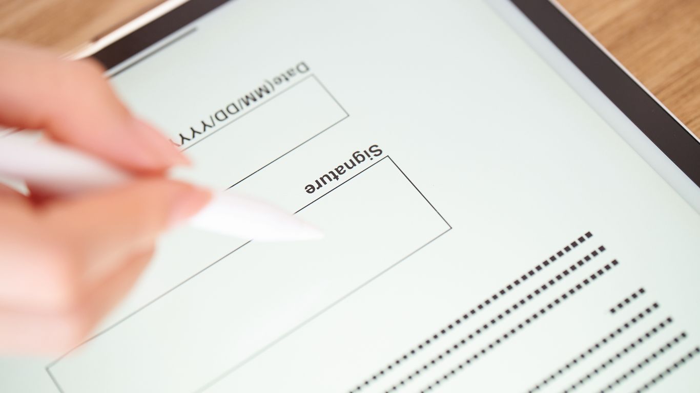 Hogyan lehet könnyebb az év eleji formanyomtatványok aláírása a munkahelyen?